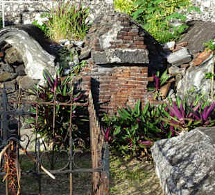 Rundgang über den alten Friedhof am Meer
