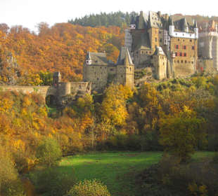 Außenansicht im Herbst