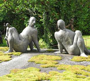 Fritz Nuss, eine Anlehnung an Moore?