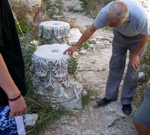Reliefsteine mit Blütenmuster