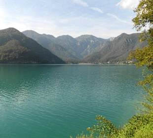 Blick auf den Ledro See am Mittag