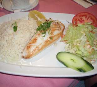 Ganzer Tintenfisch vom Grill