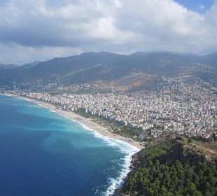 Wunderschöner Ausblick von der Burg auf Strand
