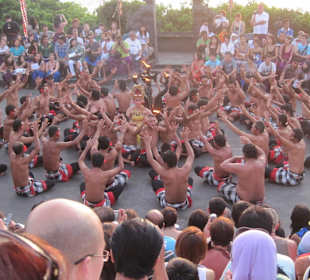 Mit Freddy beim KecakTanz