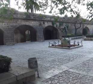 Bildhauer Llorenc Rosselló „Steinschleuderer“