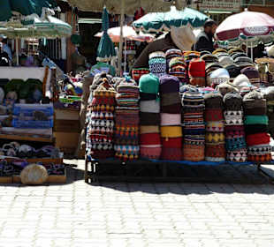 Selbstgestrickte  Kopfbedeckungen