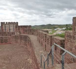 Bei der Besichtigung des Castelo dos Mouros