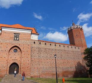 Brama główna-widok z zewnatrz