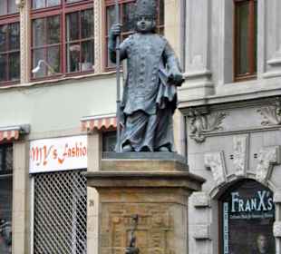 Bischofs Denkmal am Neumarkt