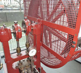 In der gläsernen Produktion des Schokoladenmuseums