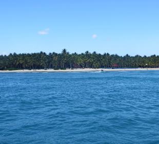 Sicht vom Catamaran auf Inseln unterwegs