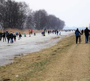 Impressionen vom Eislaufen an der Semkenfahrt