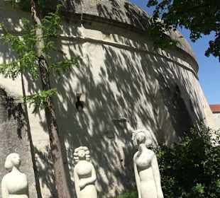 Skulptur Drei Frauen im Gespräch