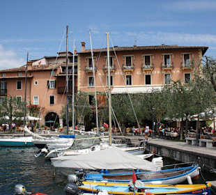 Hafen von Torri del Benaco