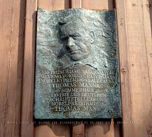 Gedenktafel an der Außenwand des Sommerhauses