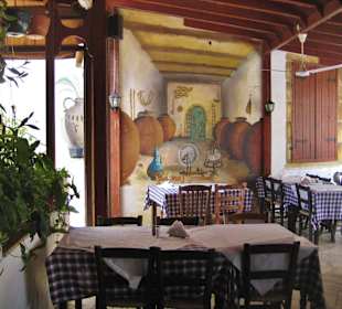 Kouppas Stone Castle / Taverne