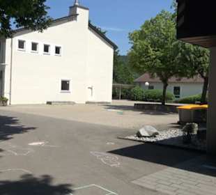 Roßbergschule und Turnhalle Gönningen