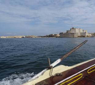 Mit dem Holzboot durch den Hafen von Valletta