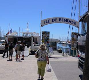 Abfahrt auf die Insel Bendor