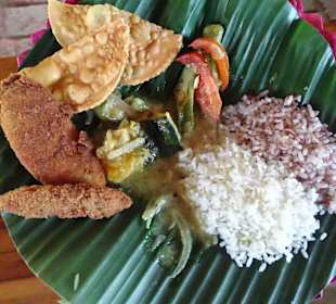 Auswahl von Essen auf Bananblatt