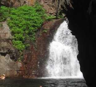 Am Fuße der krokodilfreien Florence Falls