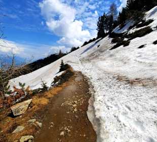 Es ist schon einiges an Schnee oben, Anfang Juni 