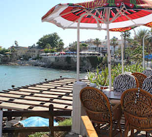 Stadtstrand in Side mit gemütlichen Cafés