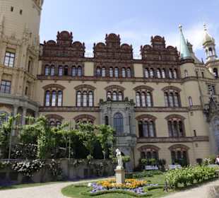 Parkhinter dem Schloss