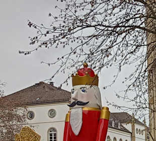 Auf dem Weg zum Weihnachtsmarkt 2025 vor dem Dom