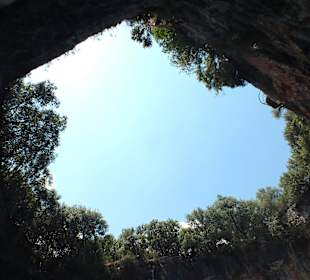 Widok do góry z jeziora