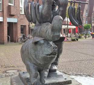 Ansichten des Wurstträgerbrunnens in Versmold