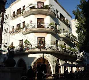 Schmuckes Hotelgebäude in der Altstadt