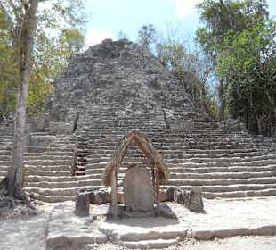 Beim Ausflug: Majastätte