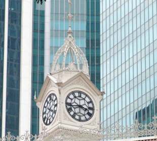 Der Uhrturm der Markthalle