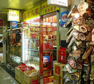 Unterirdische superfeine Einkaufsarkaden