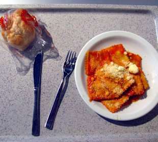 Essen auf dem Bahnhof