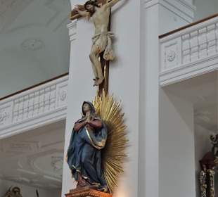 Im Kirchenschiff der Basilika St. Anna