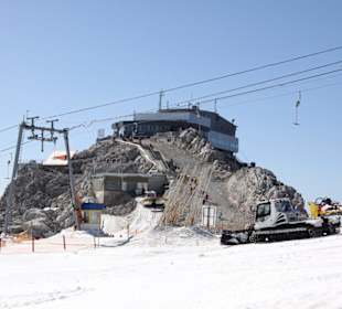 Dachsteinseilbahn gesehen vom Gletscher