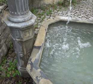 Brunnen am Rathaus Undingen