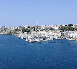 Bei der Einfahrt in den Hafen von Mahon