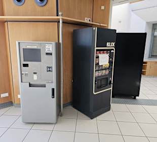 Geldwechsel und Snack- Getränkeautomaten