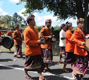 Eine Massenbeerdigungs Zeremonie