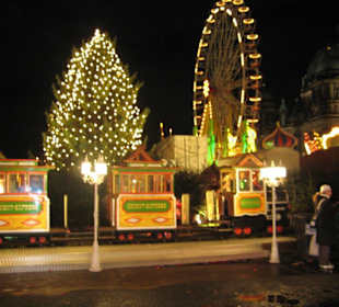 Weihnachtsmarkt am Alex auf dem Schlossplatz