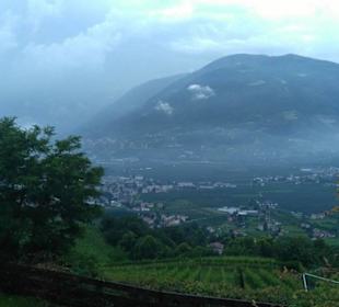 Ausblick von der Terrasse nach Meran