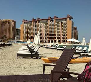 Shuttle zum Riva Beach Club ab Hotel Radisson Blu Dubai Medi