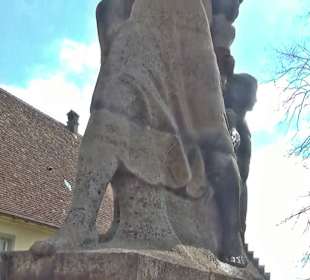 Kriegerdenkmal Stein gewordener Geist des Krieges 