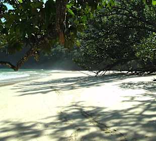 Strand am Underground  River