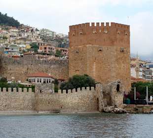 Красная башня