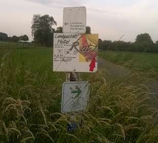 Weiter weg vom Landgasthof Ratz geht`s nicht !