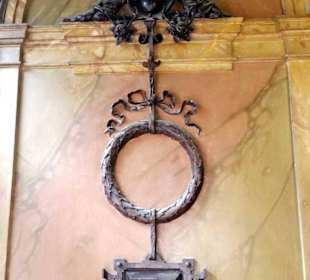 Vorderer Teil der Wandverkleidung mit Engel